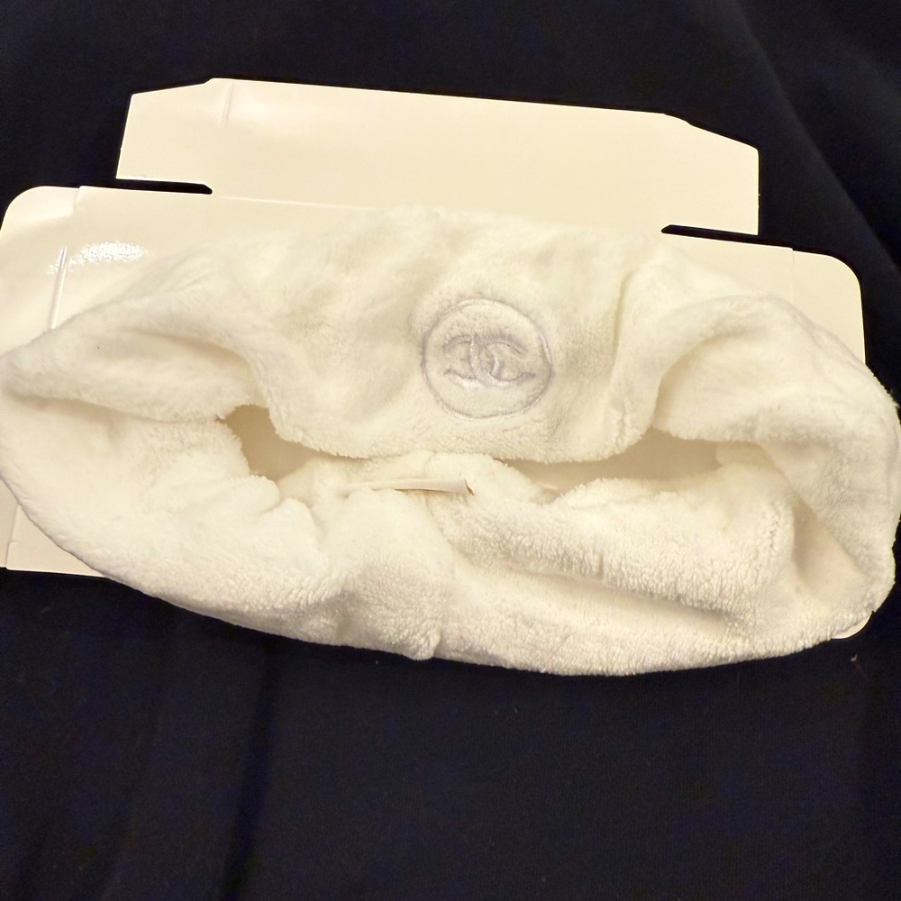 Chanel white essential beauty towel headband nib